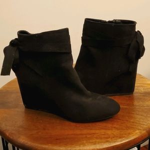 Black swade, booties
